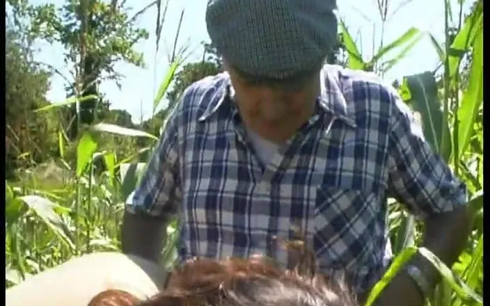 La France a Poil: Step-daddy Joins an Exhib Couple Sunbathing to Bang the Girl...