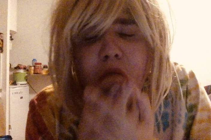 BifloXXX: BifloXXX crossdresser sucks and deepthroat dildo