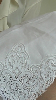 Pancutan mani pada lace handkerchiefs saya - Lady Victoria Valente