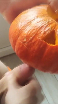Twink Perancis mengongkek labu sayur terbaik untuk dikongkek (video halloween)