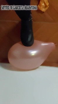 Guardami scoppiare i tuoi palloncini!! la vendetta per il palloncino feticcio continua! JOI