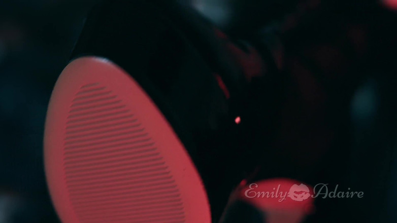 Emily Adaire: Baciami i piedi, contadino! Emily Adaire TS