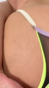 Změřil jsem brunetčin velký a sexy zadek, jaká bude velikost tohoto zadku