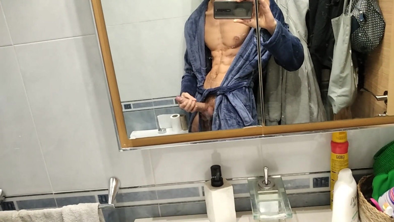 Elvissc: Un homme mature avec un beau corps et une énorme bite...