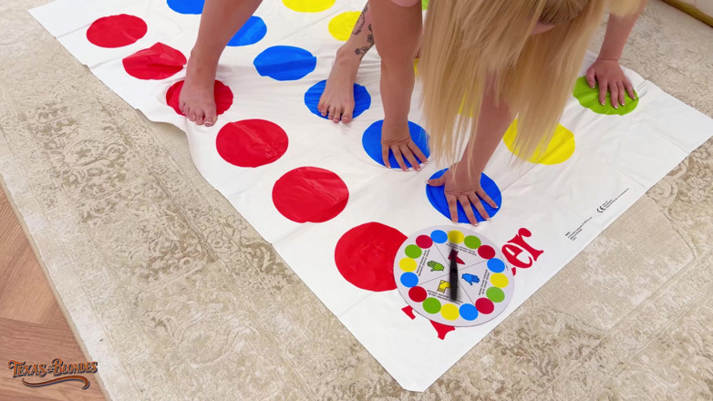Texas and blondes: Greta Foss et Vera Jarw adorent chaque pouce de la...