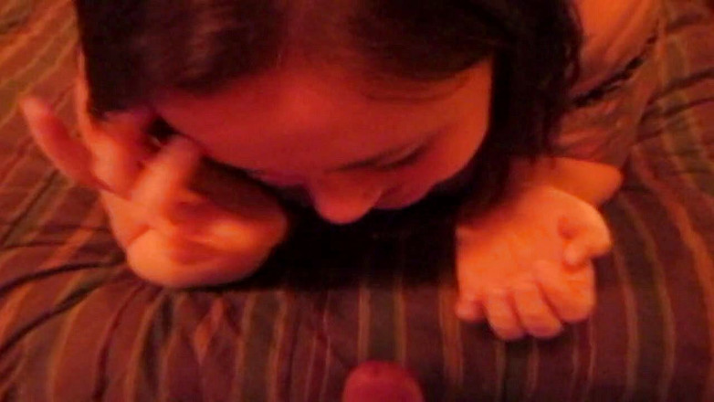 Sexy Amateurz: POV kouření akce s potetovanou brunetkou