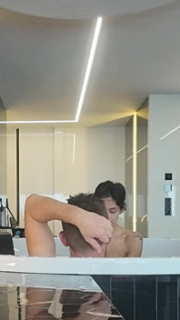 Gozada em Me Please Papiii Petite 18 anos Latina Goes Nuclear - Veronica Leal Jacuzzi