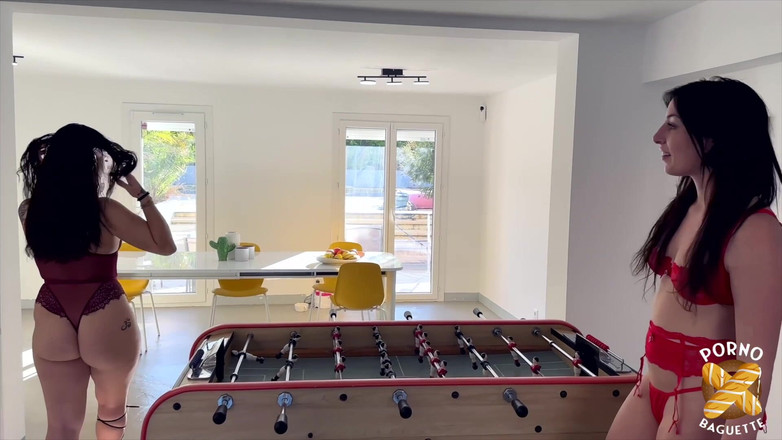 Porno Baguette: Laeticia, наслаждается собой с женщиной и мужчиной!