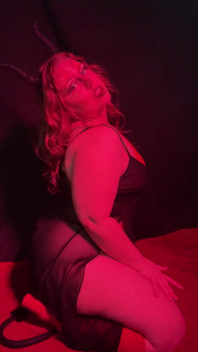 Tachinare Cu Mamă Sexy Mare Și Frumoasă Succubus - Kinky Katie