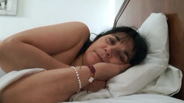 Mommy big hairy pussy: MILF가 애무와 강하지만 풍부한 애널 오통을 받다