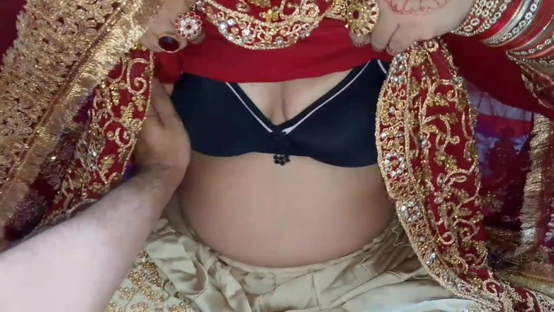 QueenbeautyQB: Première nuit, une femme desi indienne et son mari baisent...