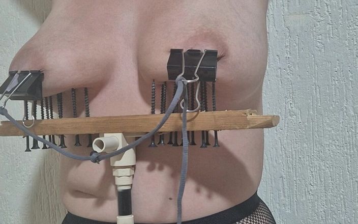 Submissive Susanna: Ốc vít sắc nét dưới bộ ngực của tôi