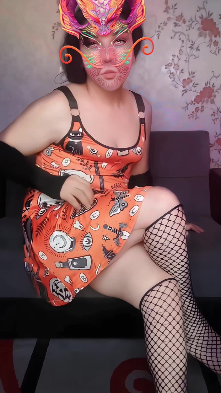 Kitty_Cross: Crossdresser Magic: ładny wygląd, gładka skóra i odrobina Dragon Fantasy