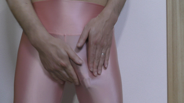 LovePantyBoy: Mi masturbo con leggings attillati rosa