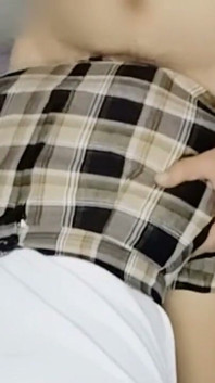 Studentessa del college 18 offre il suo corpo a un uomo anziano