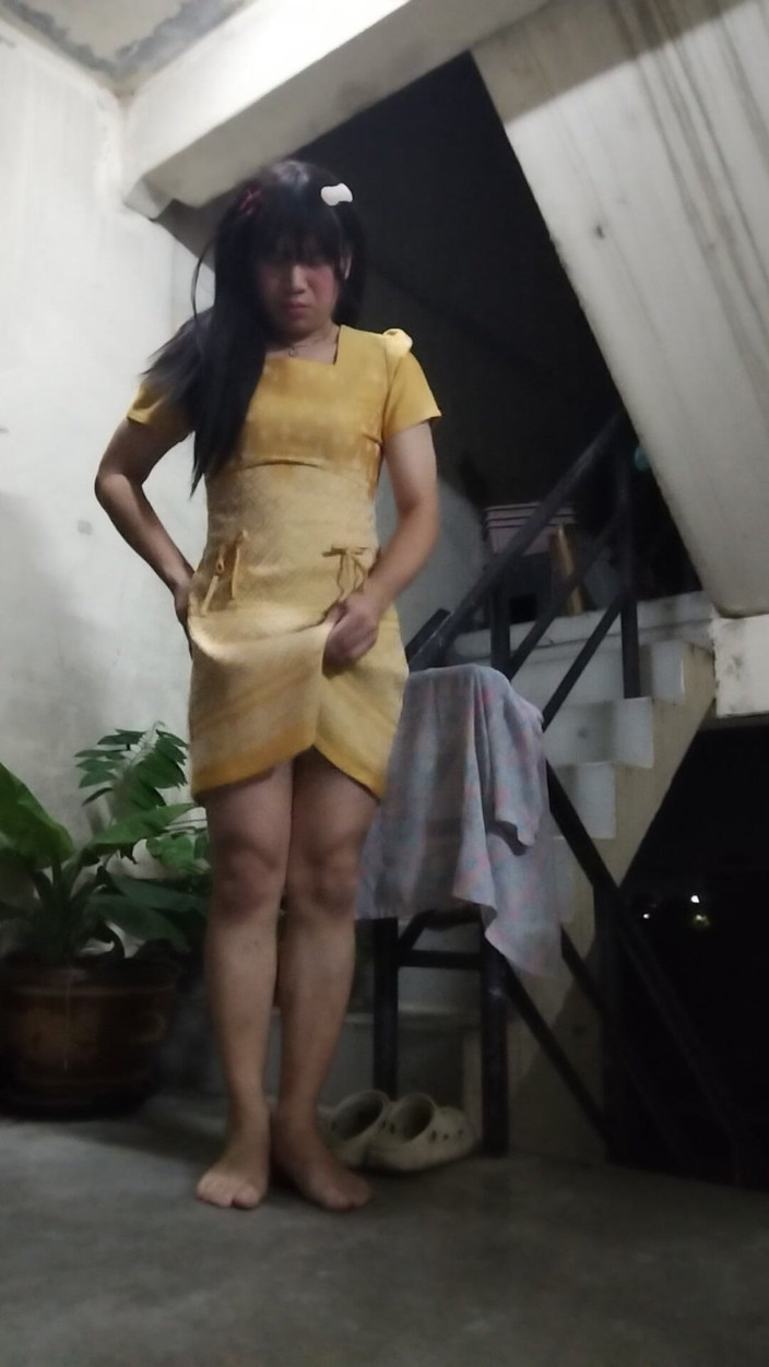 Fampfy Nana: Cô giáo vừa đến đứng và chơi trên ban công