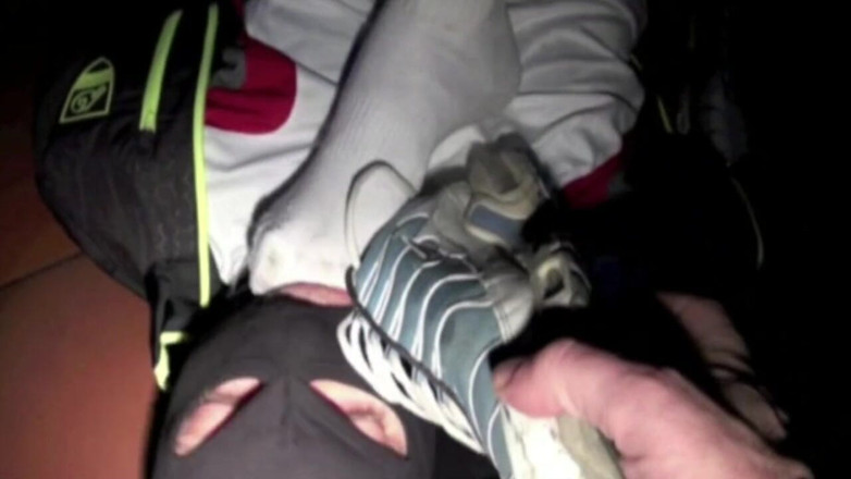 Sneaker gay: Extreme fetisch-dominanz, leder und turnschuh