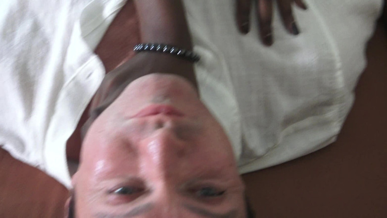 Femdom Austria: Hamba tersedak hamba untuk puan eboni