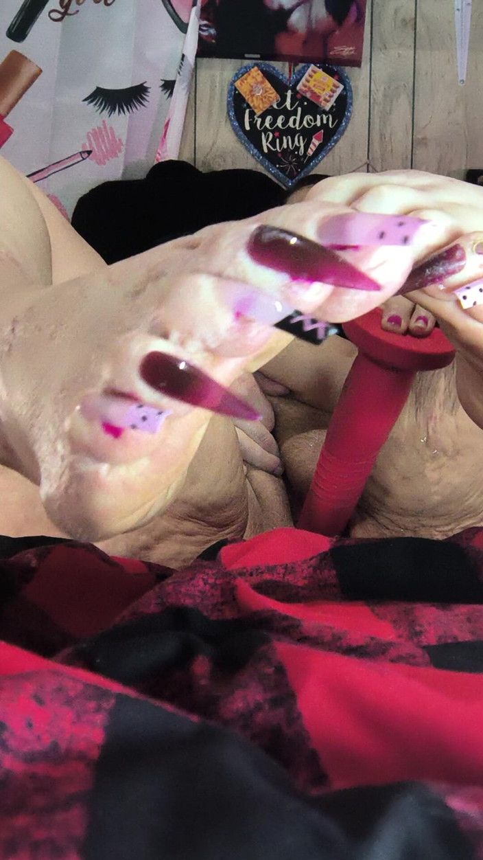 HerculesnVENUS: Lange zehennägel auf ihren fetten füßen, fotze spreizen und bekommen...