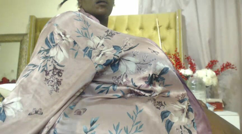 Legendary Booty Overdose: Tante seksi dengan pantat bahenol lagi asik bugil sambil merintih...