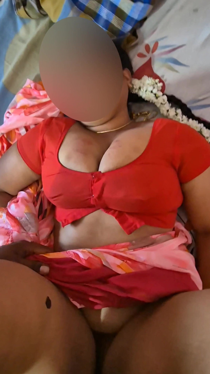 Black & white desicat: Hot Indian Stepaunty Sreejaa in Saree Blouse Juicy Tits Juggling...