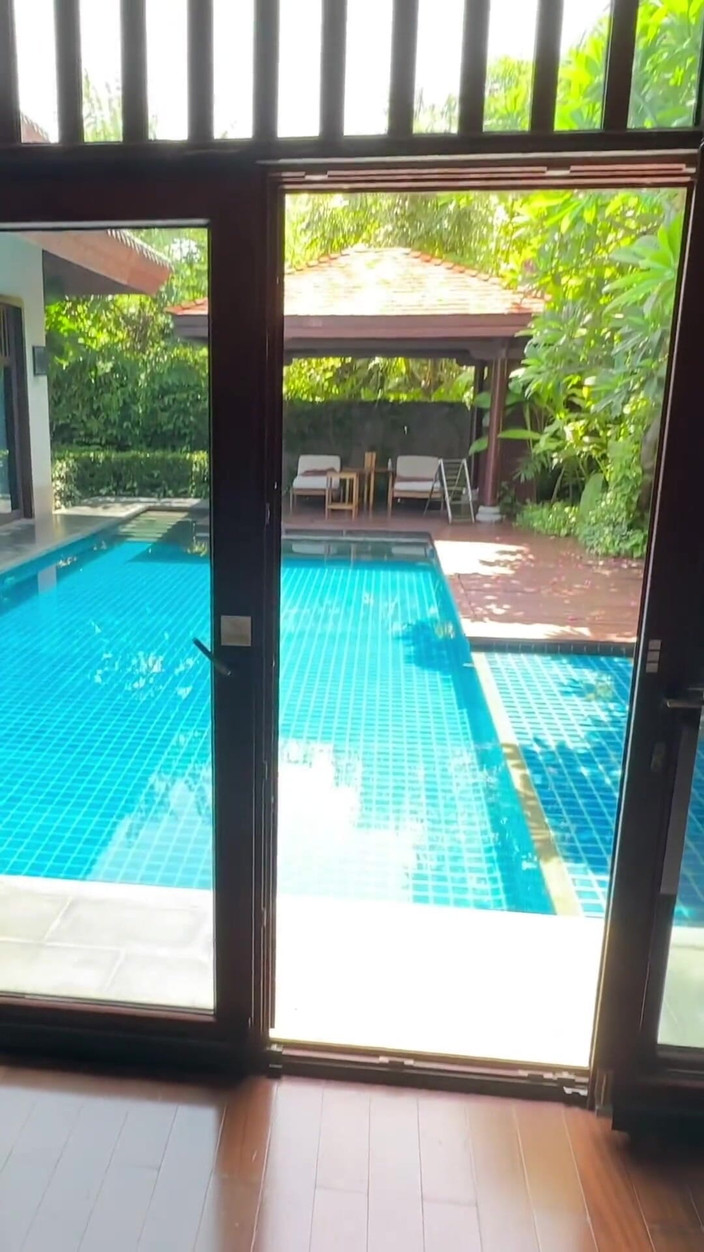 Lulu Wild: Lulu wild, asiatische JAV-schauspielerin im paradies vollgespritzt