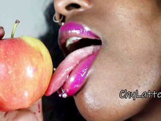 Chy Latte Smut: Sensueel appel eten