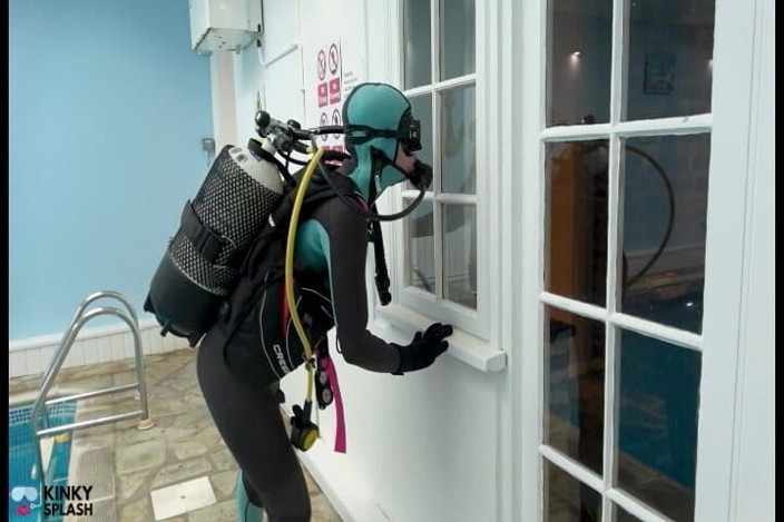 UKCuteGirl Lucy Lauren: Đặc vụ scuba Lucy trở lại thợ lặn dưới nước...