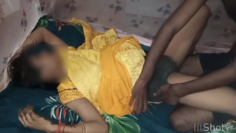 Sital: Indická panenská studentka poprvé šuká na videu