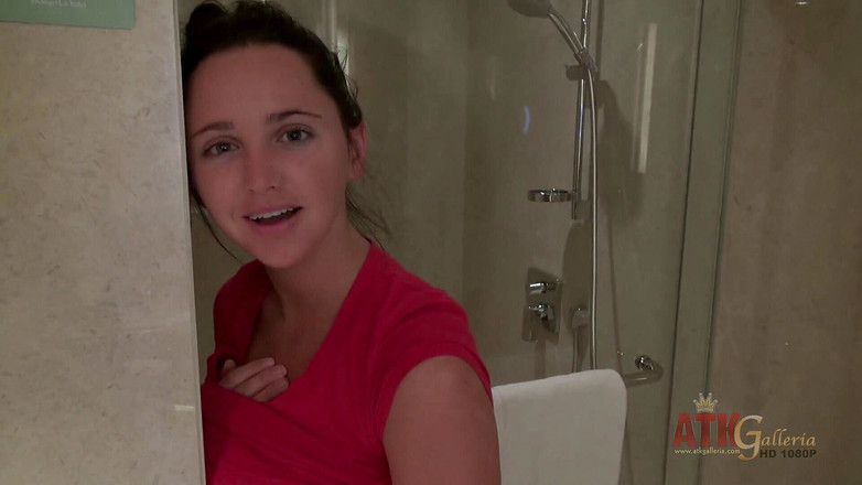 ATK Girlfriends: Vacanze virtuali a singapore con speranza howell parte 2