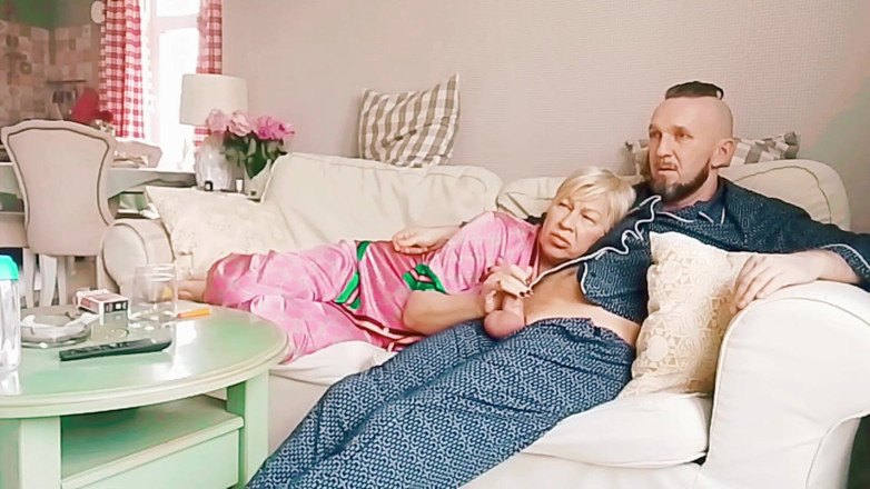 Crazyfamily 1970: Taboo Sex, Stepmom Watches Movies, and I Her Mouth
