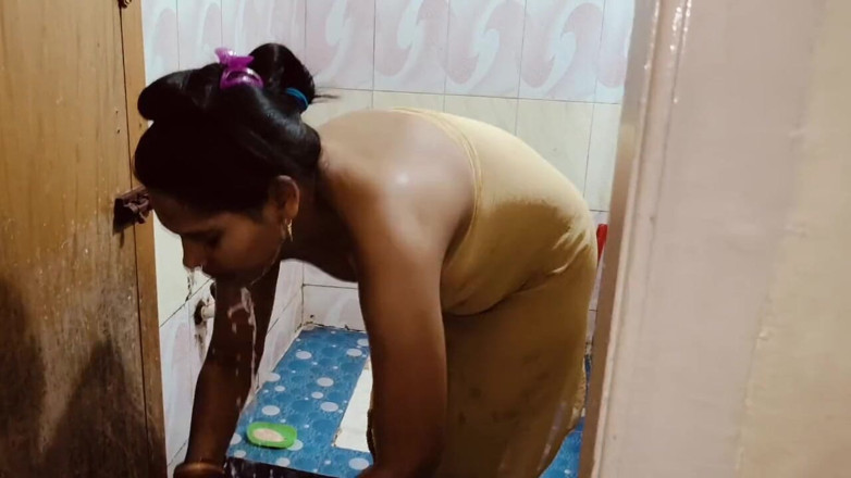Madhu bhabhi: Naturalna wiejska dom żona nago kąpiel wideo