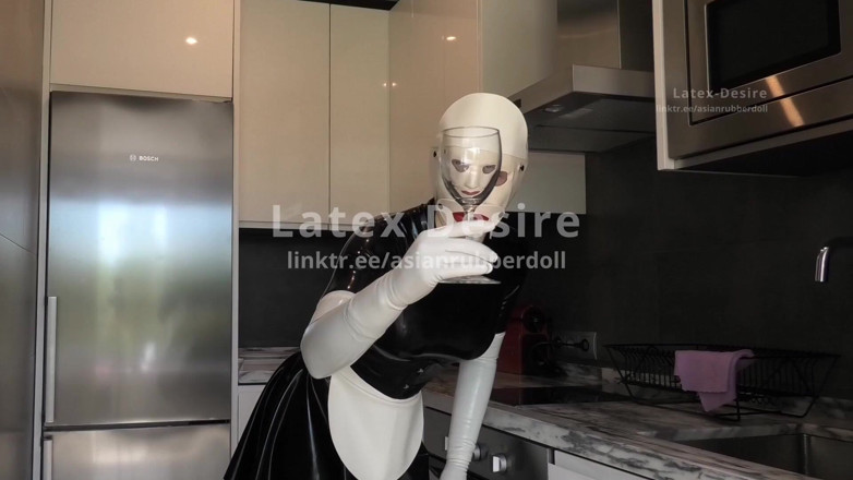 Rubberdoll ruby: La casa del desiderio in lattice