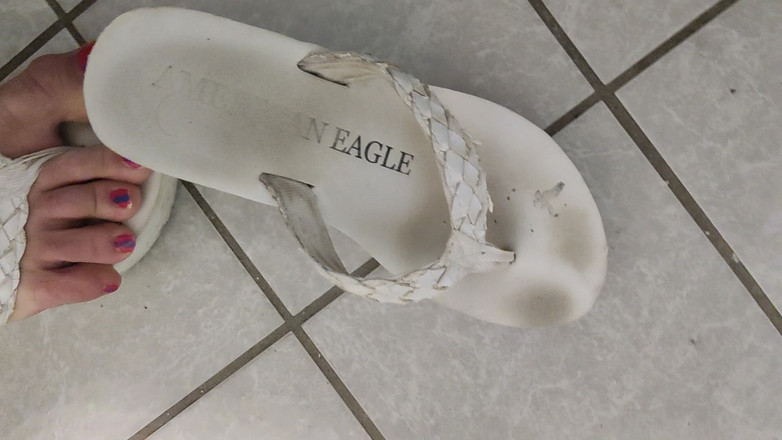 Mutsakin: Kaki dan tapak kaki yang seksi