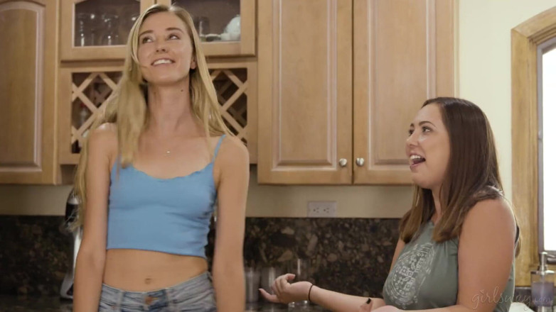 Girlsway: Girlsway - Rakan sebilik Eco Jenna Sativa & Haley Reed Mandi Bersama...