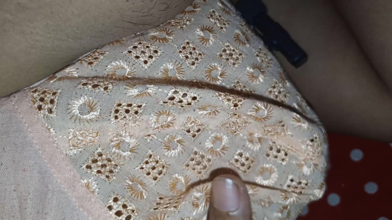 Nadiyabd: Sima sarkar在牛奶孟加拉语音频上倒精液，西玛萨尔卡性爱孟加拉色情视频