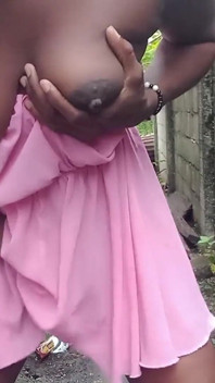 Mengusik dalam pakaian merah jambu, memerah buah dada saya, menjolok pepek berbulu basah saya