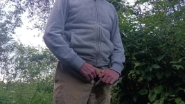 Pissande byxor, wanking i skogen bär sladdar - Rockard Daddy