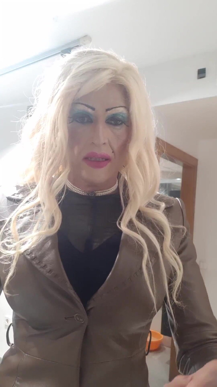 Tatiana Zorrita: Шкіряне пальто