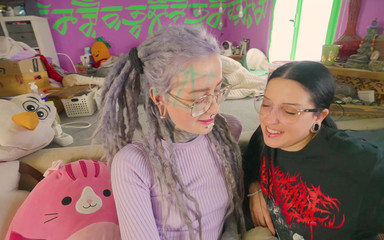 Anuskatzz: Dövmeli yarak ve kalın gotik hatunla bakış açısı anal üçlü seks