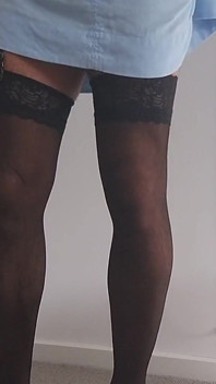 Il CD mostra il nuovo reggiseno e lo spogliarello delle mutandine