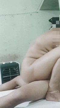 Індійська дезі мамка мачуха Лакшмі Бхабі відтрахана її пасинком після масажу, домашнє секс-відео пари 6
