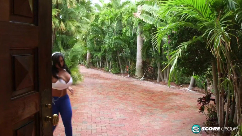 Scoreland: Sheridan Love: a Estrela Curvilínea em Movimento