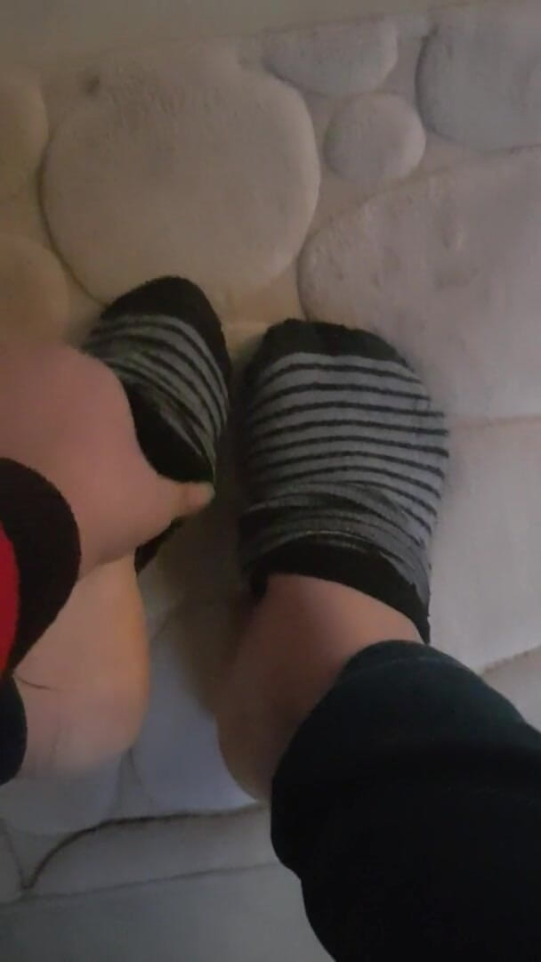 Faith's Feet Fetish: Fetish kaki Iman - melepas kaus kakiku setelah hari yang panjang