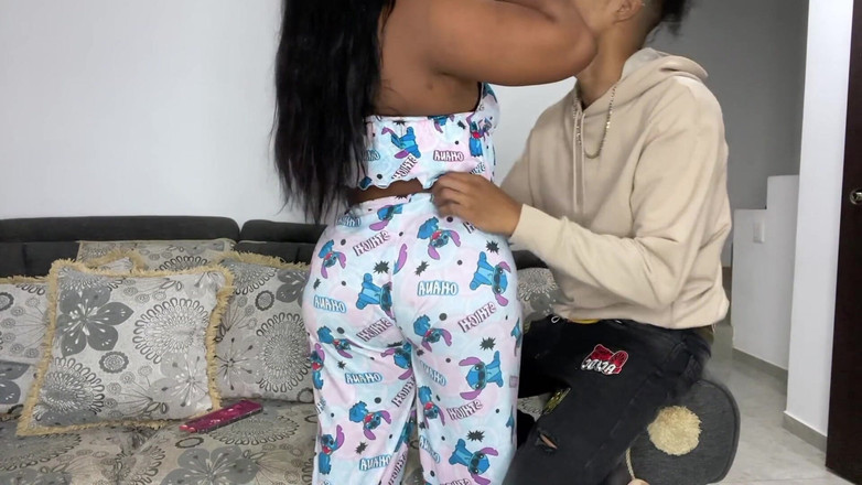 AndreaAndJean: Vecina engaña a su novio tiene la espalda y el...