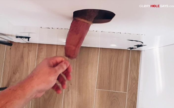 GLORYHOLEGAYS: Gloryhole - tati filmează pe mâna lui - Suge-l linge tot curat