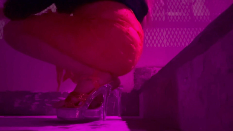 Artemisia Love: MILF panas Itali Artemisia Love memakai pakaian dalam seksi dan...