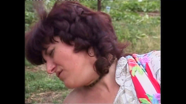 Milf in Love: Rumen kırsalında seks yapıyorlar