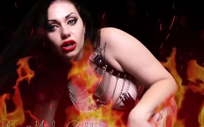 Goddess Misha Goldy: 把你的手放在你可怜的鸡巴上，抚摸它。我想要你为我和我诱人的身体努力。
