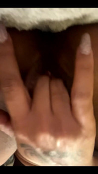 Ahhhh, She’s so Wet. Watch Me Make It Wetter. Dm for a Private Show.